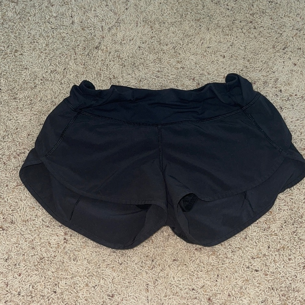 black lululemon shorts